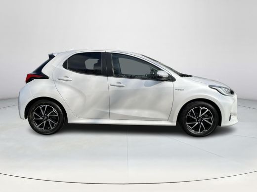 Toyota Yaris 1.5 Hybrid Dynamic | Carplay | Stoelverwarming | Licht metalen velgen | LED koplampen | ActivLease financial lease