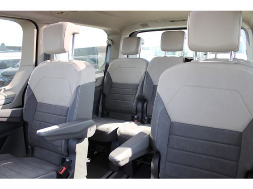 Volkswagen Multivan eHybrid | Bulli | 4Motion | L2 | 245 PK | Alcantara | Panoramadak | Trekhaak | Camera ActivLease financial lease