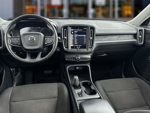 Volvo  XC40 T2 A/T Momentum Core | 17" | Stoelverwarming | ActivLease financial lease