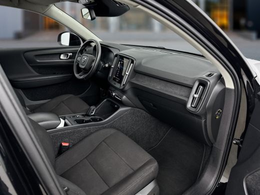 Volvo  XC40 T2 A/T Momentum Core | 17" | Stoelverwarming | ActivLease financial lease