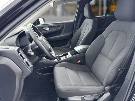 Volvo  XC40 T2 A/T Momentum Core | 17" | Stoelverwarming | ActivLease financial lease