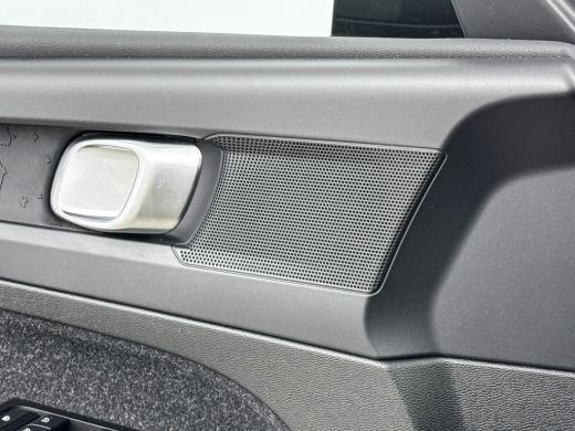 Volvo  XC40 T2 A/T Momentum Core | 17" | Stoelverwarming | ActivLease financial lease
