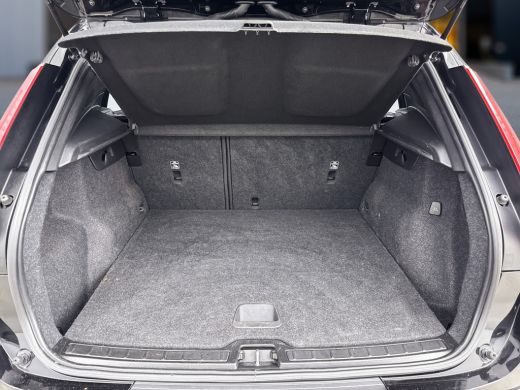 Volvo  XC40 T2 A/T Momentum Core | 17" | Stoelverwarming | ActivLease financial lease