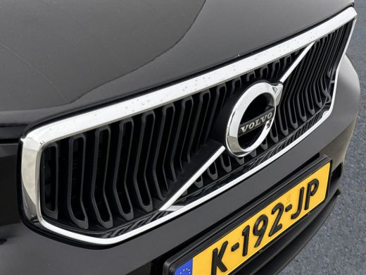 Volvo  XC40 T2 A/T Momentum Core | 17" | Stoelverwarming | ActivLease financial lease