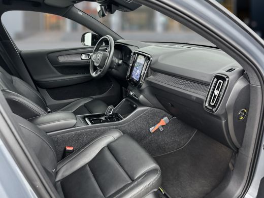 Volvo  XC40 Recharge P8 AWD R-Design | 20" | Panoramadak | 360 Camera | Harman Kardon | Elektr. verst. stoele... ActivLease financial lease