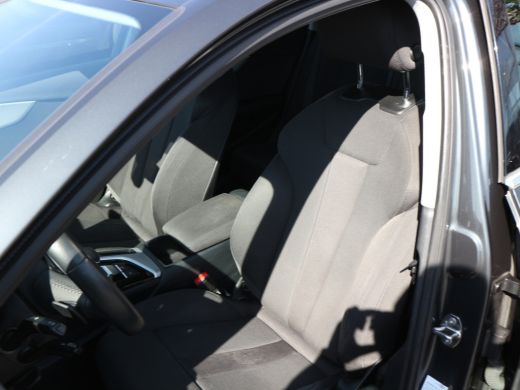 Audi A4 Avant 35 TFSI Launch edition Business TREKHAAK 1e EIG AUTOMAAT ActivLease financial lease