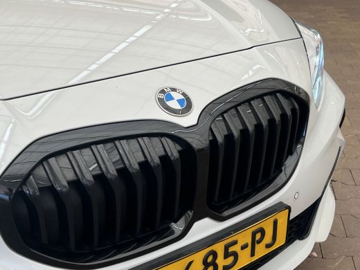 BMW 1-serie BMW 118i Executive Edition | Apple Carplay/Android Auto|telefoonintegratie premium | Bandenspanni... ActivLease financial lease
