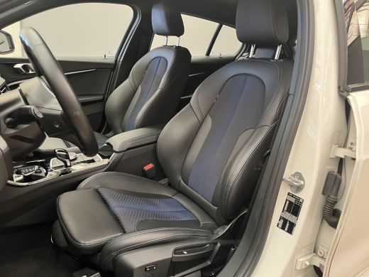BMW 1-serie BMW 118i Executive Edition | Apple Carplay/Android Auto|telefoonintegratie premium | Bandenspanni... ActivLease financial lease