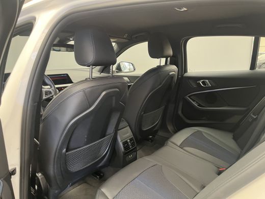 BMW 1-serie BMW 118i Executive Edition | Apple Carplay/Android Auto|telefoonintegratie premium | Bandenspanni... ActivLease financial lease