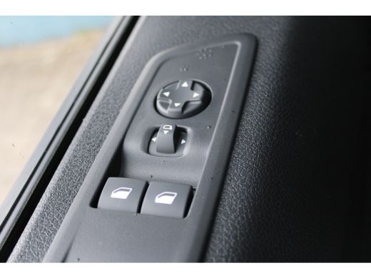 Citroën Jumpy 2.0 BlueHDI 145 L2 € 4.240,- Voorraad Voordeel |Surround Nav Pakket | Dodehoek detectie | Comfort... ActivLease financial lease