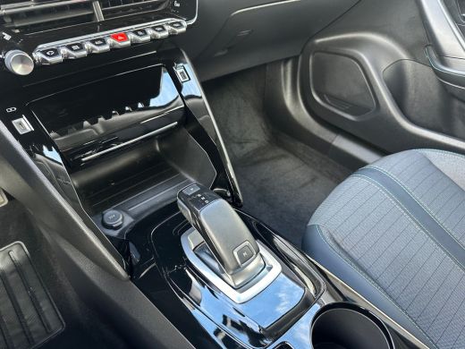 Peugeot 2008 1.2 PureTech Allure Pack Automaat | App Connect ActivLease financial lease