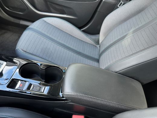 Peugeot 2008 1.2 PureTech Allure Pack Automaat | App Connect ActivLease financial lease