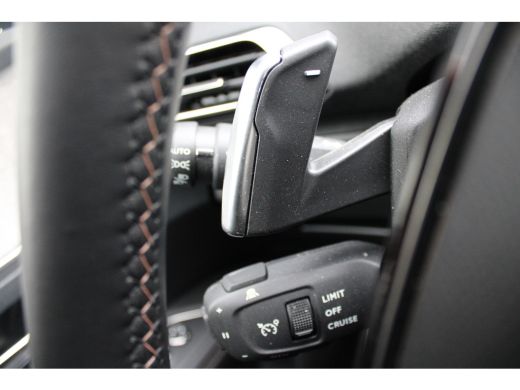 Peugeot 3008 Peugeot 1.6 HYbrid 225 pk GT | panorama dak| | Achteruitrijcamera | Afwijkende dakkleur | Apple C... ActivLease financial lease