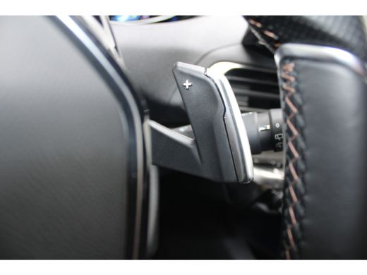 Peugeot 3008 Peugeot 1.6 HYbrid 225 pk GT | panorama dak| | Achteruitrijcamera | Afwijkende dakkleur | Apple C... ActivLease financial lease