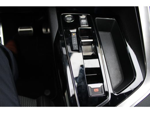 Peugeot 3008 Peugeot 1.6 HYbrid 225 pk GT | panorama dak| | Achteruitrijcamera | Afwijkende dakkleur | Apple C... ActivLease financial lease