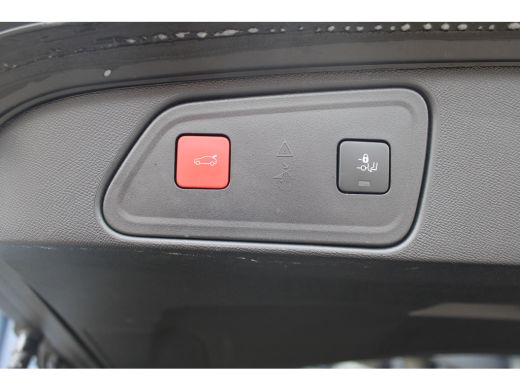 Peugeot 3008 Peugeot 1.6 HYbrid 225 pk GT | panorama dak| | Achteruitrijcamera | Afwijkende dakkleur | Apple C... ActivLease financial lease
