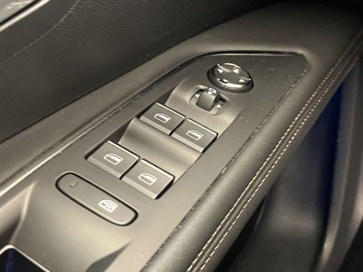 Peugeot 3008 Peugeot 1.6 HYbrid 225 GT Black Pack | Panoramisch Kanteldak | Elec.Stoel | Massage | Elec.Klep |... ActivLease financial lease