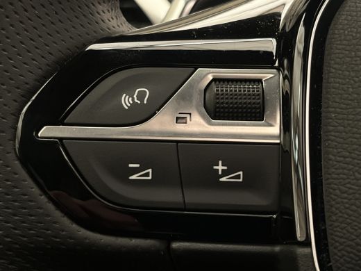 Peugeot 3008 Peugeot 1.6 HYbrid 225 GT Black Pack | Panoramisch Kanteldak | Elec.Stoel | Massage | Elec.Klep |... ActivLease financial lease