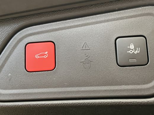 Peugeot 3008 Peugeot 1.6 HYbrid 225 GT Black Pack | Panoramisch Kanteldak | Elec.Stoel | Massage | Elec.Klep |... ActivLease financial lease