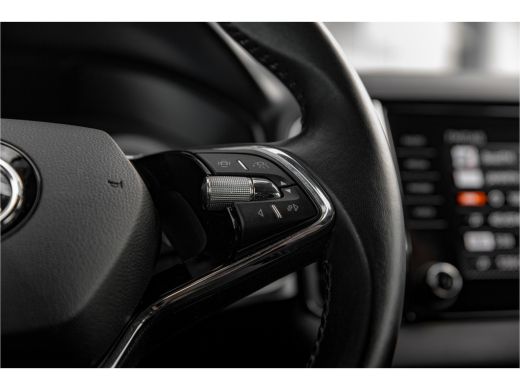 Skoda Karoq 1.5 TSI ACT Business Edition Plus | Trekhaak | Adapt. Cruise | Camera | Carplay ActivLease financial lease