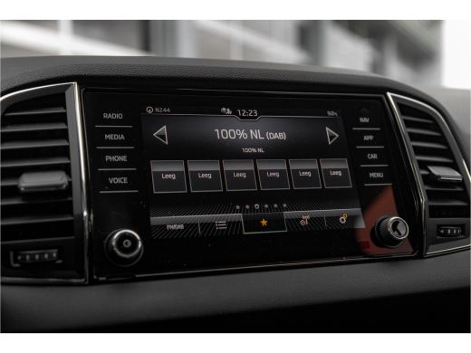 Skoda Karoq 1.5 TSI ACT Business Edition Plus | Trekhaak | Adapt. Cruise | Camera | Carplay ActivLease financial lease