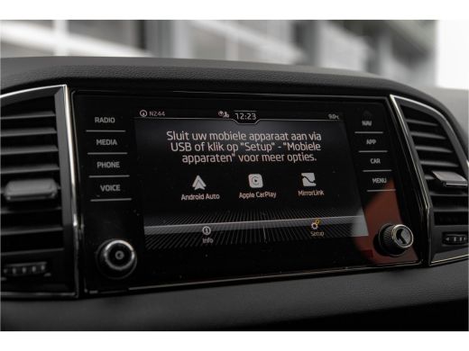 Skoda Karoq 1.5 TSI ACT Business Edition Plus | Trekhaak | Adapt. Cruise | Camera | Carplay ActivLease financial lease