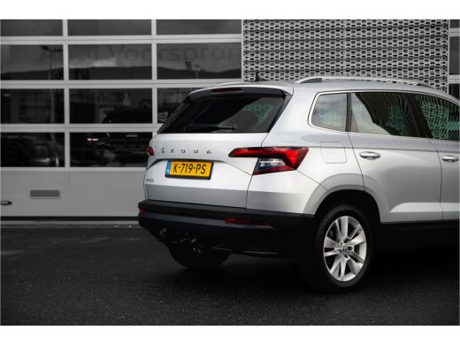 Skoda Karoq 1.5 TSI ACT Business Edition Plus | Trekhaak | Adapt. Cruise | Camera | Carplay ActivLease financial lease
