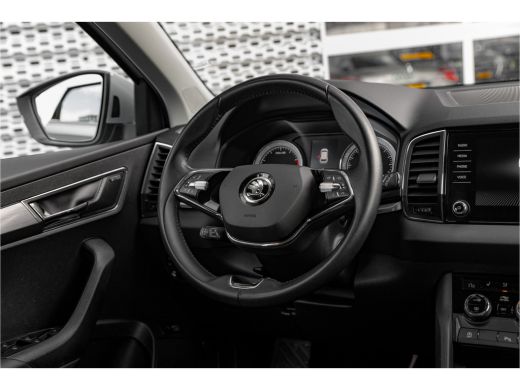 Skoda Karoq 1.5 TSI ACT Business Edition Plus | Trekhaak | Adapt. Cruise | Camera | Carplay ActivLease financial lease