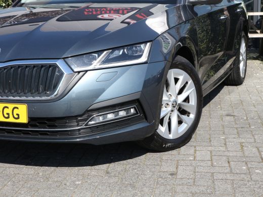 Skoda Octavia Combi 1.5 TSI First Edition NIEUWE MODEL 1e eigenaar ActivLease financial lease