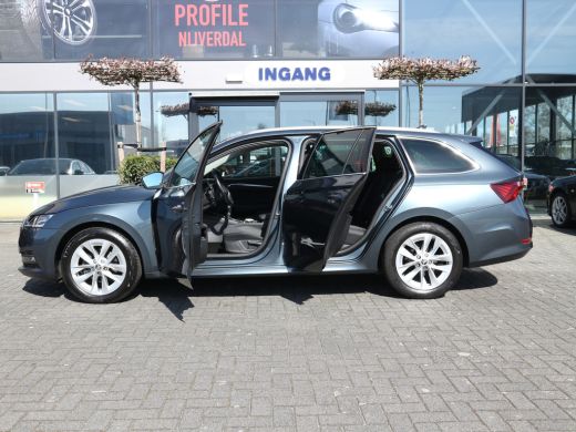 Skoda Octavia Combi 1.5 TSI First Edition NIEUWE MODEL 1e eigenaar ActivLease financial lease