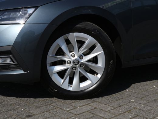 Skoda Octavia Combi 1.5 TSI First Edition NIEUWE MODEL 1e eigenaar ActivLease financial lease