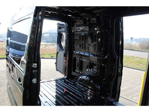 Volkswagen Crafter BPM VRIJ | Exclusive | 141 PK | Automaat | Dubbele schuifdeur | Trekhaak | PDC | Appel Carplay | ... ActivLease financial lease