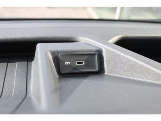 Volkswagen Crafter BPM VRIJ | Exclusive | L3 | 141 PK | Automaat | Trekhaak | PDC | Camera | Apple Carplay ActivLease financial lease