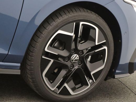 Volkswagen GOLF Variant 1.5 eTSI R-Line 150PK DSG full led, trekhaak, keyless, stuur-stoelverwarming, achteruitrijcamera,... ActivLease financial lease