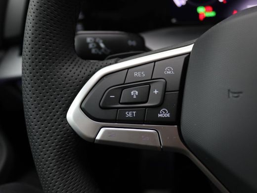 Volkswagen GOLF Variant 1.5 eTSI R-Line 150PK DSG full led, trekhaak, keyless, stuur-stoelverwarming, achteruitrijcamera,... ActivLease financial lease