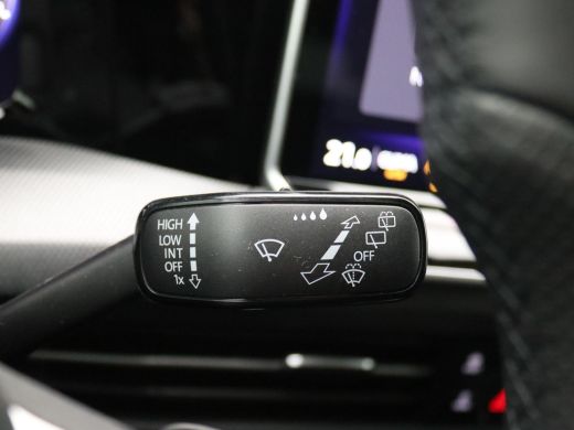 Volkswagen GOLF Variant 1.5 eTSI R-Line 150PK DSG full led, trekhaak, keyless, stuur-stoelverwarming, achteruitrijcamera,... ActivLease financial lease