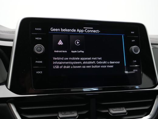 Volkswagen T-Roc 1.5 TSI 150pk DSG R-Line Navi via App Pdc Clima Acc 91 ActivLease financial lease