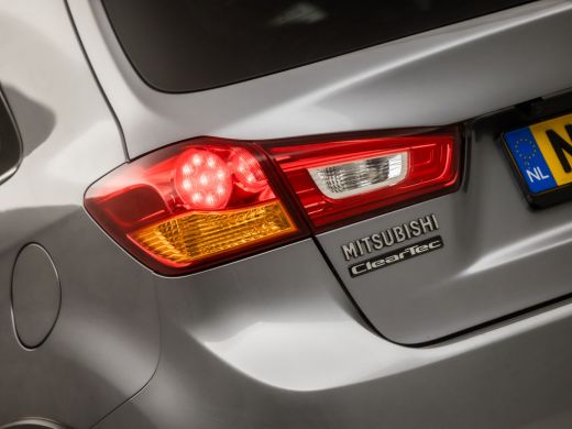 Mitsubishi ASX 1.6 Cleartec Sport (NAVIGATIE, CLIMATE, CAMERA, GETINT GLAS, KEYLESS, XENON, SPORTSTOELEN, BLUETO... ActivLease financial lease