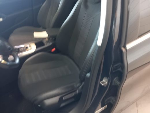 Peugeot 308 1.2 PureTech Blue Lease Premium Panoramadak | Achteruitrijcamera | Airco (automatisch) | Apple Ca... ActivLease financial lease