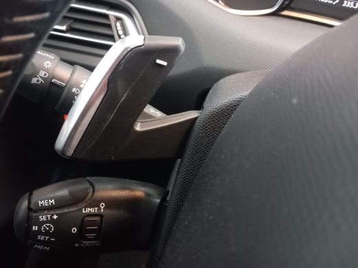 Peugeot 308 1.2 PureTech Blue Lease Premium Panoramadak | Achteruitrijcamera | Airco (automatisch) | Apple Ca... ActivLease financial lease