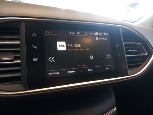 Peugeot 308 1.2 PureTech Blue Lease Premium Panoramadak | Achteruitrijcamera | Airco (automatisch) | Apple Ca... ActivLease financial lease