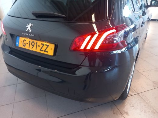 Peugeot 308 1.2 PureTech Blue Lease Premium Panoramadak | Achteruitrijcamera | Airco (automatisch) | Apple Ca... ActivLease financial lease