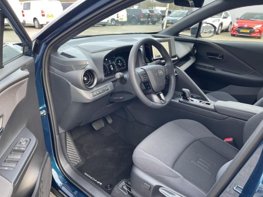 Toyota C-HR 2.0 Plug-in Hybrid 220 Dynamic ActivLease financial lease