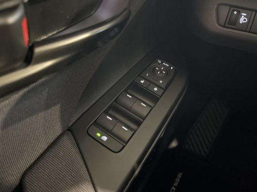 Toyota C-HR 2.0 Plug-in Hybrid 220 Dynamic ActivLease financial lease
