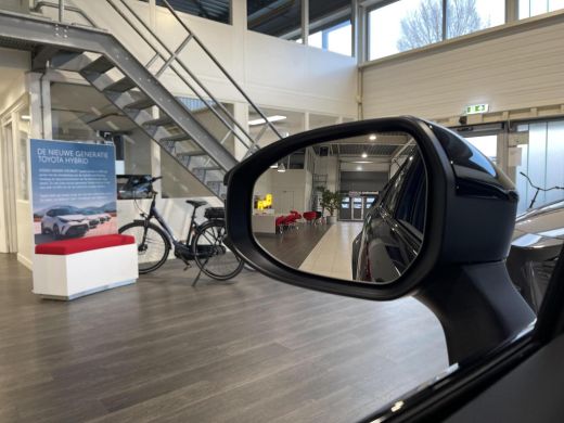 Toyota C-HR 2.0 Plug-in Hybrid 220 Dynamic ActivLease financial lease
