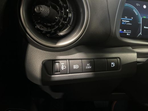 Toyota C-HR 2.0 Plug-in Hybrid 220 Dynamic ActivLease financial lease