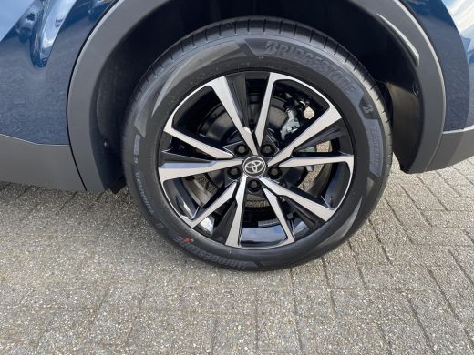Toyota C-HR 2.0 Plug-in Hybrid 220 Dynamic ActivLease financial lease