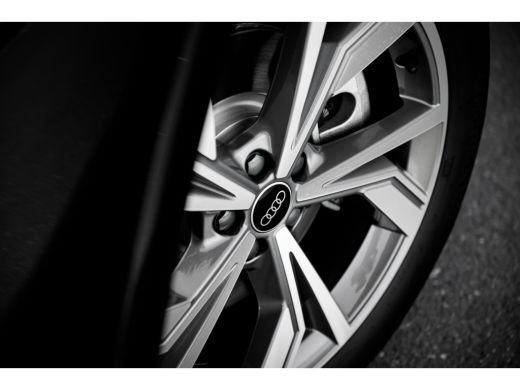 Audi Q4 e-tron S edition | Achterklep, automatisch bedienbaar | Achteruitrijcamera | Adaptive cruise control ActivLease financial lease