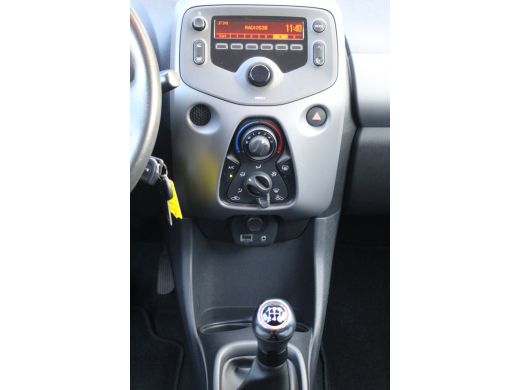 Peugeot 108 Peugeot 1.0 e-VTi Active | Airco | Elek Ramen | Centrale Ver. | Bluetooth | DAB | | Airco | Elek ... ActivLease financial lease