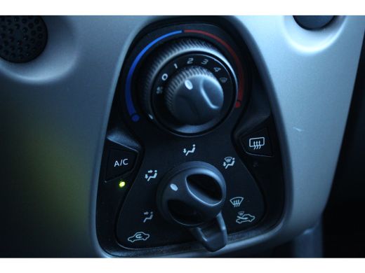 Peugeot 108 Peugeot 1.0 e-VTi Active | Airco | Elek Ramen | Centrale Ver. | Bluetooth | DAB | | Airco | Elek ... ActivLease financial lease